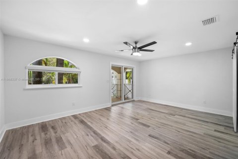 Condominio en alquiler en Miami, Florida, 3 dormitorios, 192.31 m2 № 1924591 - foto 15