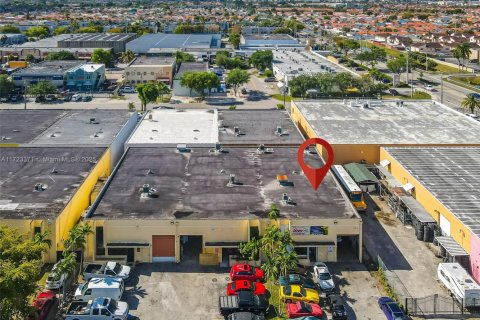 Propiedad comercial en venta en Hialeah, Florida № 1860789 - foto 18