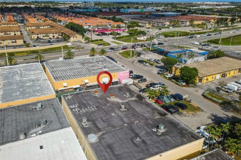 Propiedad comercial en venta en Hialeah, Florida № 1860789 - foto 22