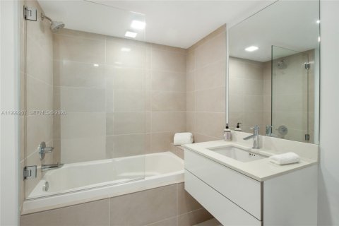 Copropriété à louer à Miami Beach, Floride: 2 chambres, 88.44 m2 № 2064008 - photo 18