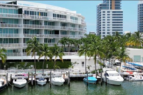 Condo à Miami Beach, Floride, 2 chambres  № 2064008