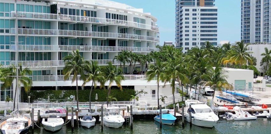Condo à Miami Beach, Floride, 2 chambres  № 2064008