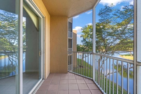 Copropriété à vendre à Tamarac, Floride: 2 chambres, 118.45 m2 № 2002903 - photo 15