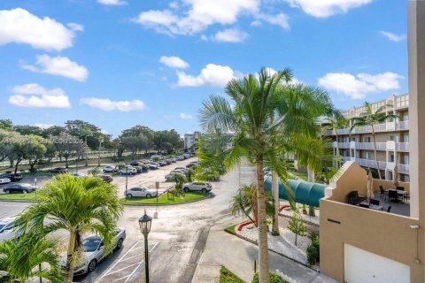 Copropriété à vendre à Tamarac, Floride: 2 chambres, 118.45 m2 № 2002903 - photo 16