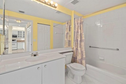 Copropriété à vendre à Tamarac, Floride: 2 chambres, 118.45 m2 № 2002903 - photo 10