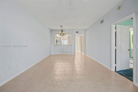 Copropriété à vendre à Tamarac, Floride: 2 chambres, 118.45 m2 № 2002903 - photo 8