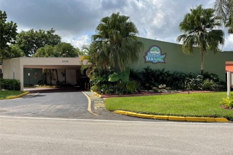 Condo in Tamarac, Florida, 1 bedroom № 2240338 - photo 16