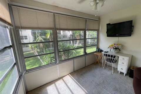 Condo in Tamarac, Florida, 1 bedroom № 2240338 - photo 5