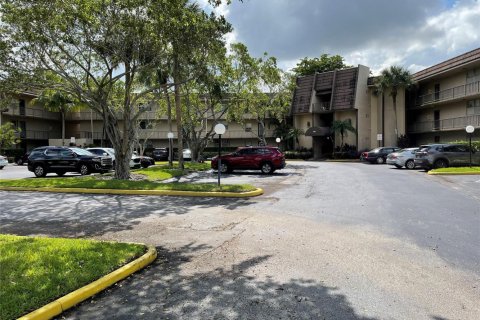 Condo in Tamarac, Florida, 1 bedroom № 2240338