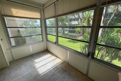 Condo in Tamarac, Florida, 1 bedroom № 2240338 - photo 6