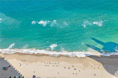 Condo in Sunny Isles Beach, Florida, 4 bedrooms  № 1871277 - photo 25