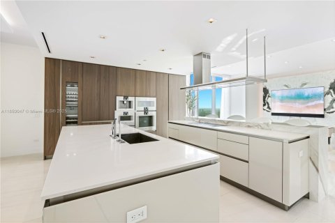 Condo in Sunny Isles Beach, Florida, 4 bedrooms  № 1871277 - photo 17