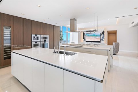 Condo in Sunny Isles Beach, Florida, 4 bedrooms  № 1871277 - photo 15