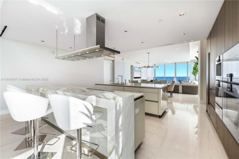 Condo in Sunny Isles Beach, Florida, 4 bedrooms  № 1871277 - photo 12