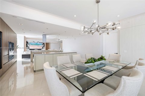 Condo in Sunny Isles Beach, Florida, 4 bedrooms  № 1871277 - photo 14