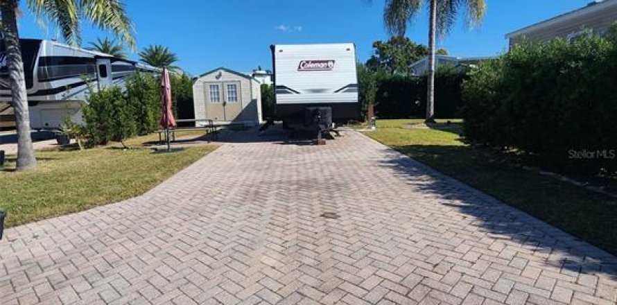 Terreno en Clermont, Florida № 2108684