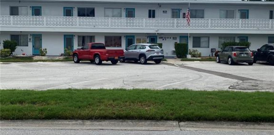 Condominio en Seminole, Florida, 1 dormitorio  № 2207285