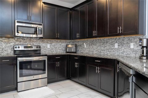 Townhouse in Davenport, Florida 6 bedrooms, 278.24 sq.m. № 2315169 - photo 22