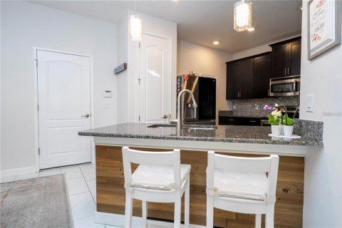Townhouse in Davenport, Florida 6 bedrooms, 278.24 sq.m. № 2315169 - photo 25
