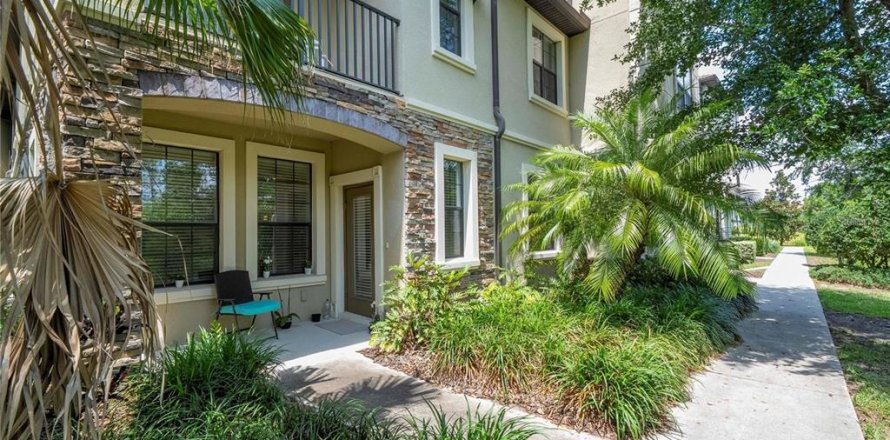 Townhouse in Davenport, Florida 6 bedrooms, 278.24 sq.m. № 2315169