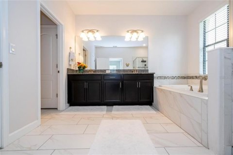 Townhouse in Davenport, Florida 6 bedrooms, 278.24 sq.m. № 2315169 - photo 12