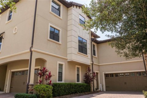 Townhouse in Davenport, Florida 6 bedrooms, 278.24 sq.m. № 2315169 - photo 9