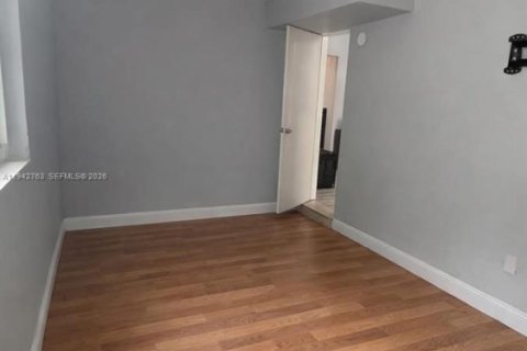 Villa ou maison à vendre à Hollywood, Floride: 3 chambres, 120.4 m2 № 1999242 - photo 11