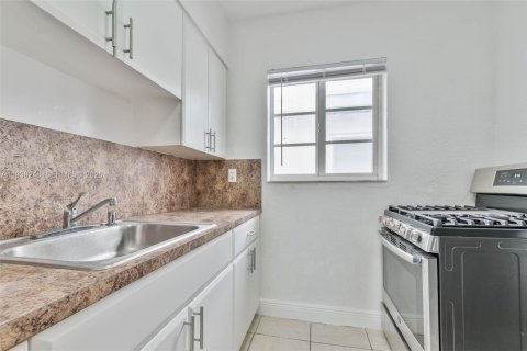 House in Miami Beach, Florida 2 bedrooms, 65.03 sq.m. № 1996559 - photo 5