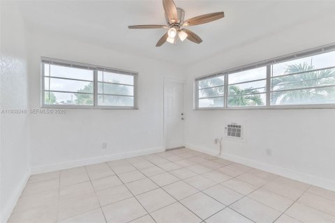 House in Miami Beach, Florida 2 bedrooms, 65.03 sq.m. № 1996559 - photo 6