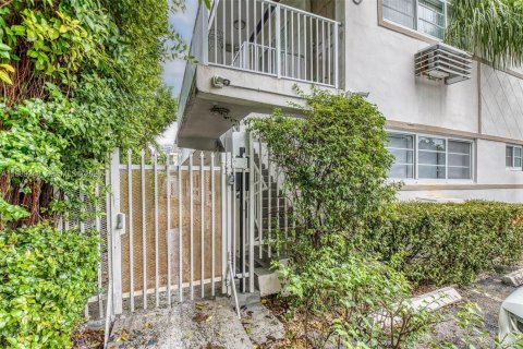 House in Miami Beach, Florida 2 bedrooms, 65.03 sq.m. № 1996559 - photo 15