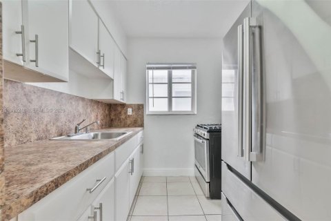 House in Miami Beach, Florida 2 bedrooms, 65.03 sq.m. № 1996559 - photo 4