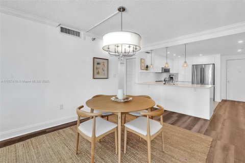Condo in Aventura, Florida, 2 bedrooms  № 1693071 - photo 17