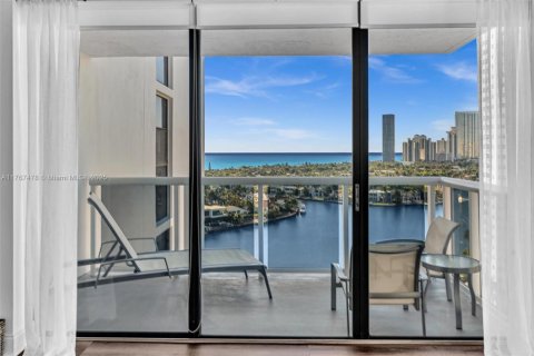 Condo in Aventura, Florida, 2 bedrooms  № 1693071 - photo 21