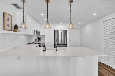 Condo in Aventura, Florida, 2 bedrooms  № 1693071 - photo 12