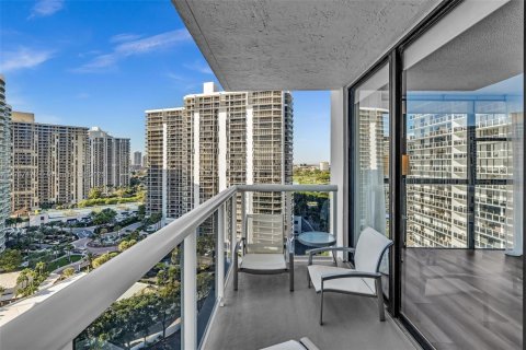 Condo in Aventura, Florida, 2 bedrooms  № 1693071 - photo 25