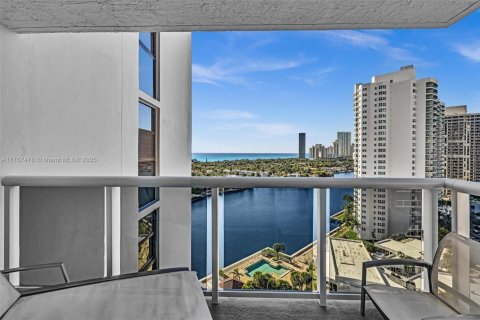Condo in Aventura, Florida, 2 bedrooms  № 1693071 - photo 23