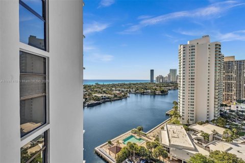 Condo in Aventura, Florida, 2 bedrooms  № 1693071 - photo 26
