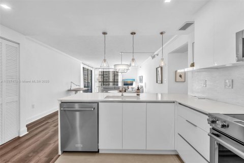 Condo in Aventura, Florida, 2 bedrooms  № 1693071 - photo 7
