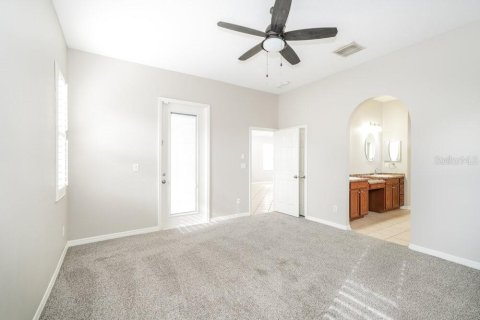 Villa ou maison à louer à Spring Hill, Floride: 3 chambres, 201.6 m2 № 2100419 - photo 11