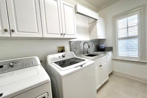 House in Winter Park, Florida 3 bedrooms, 257.06 sq.m. № 2151849 - photo 22