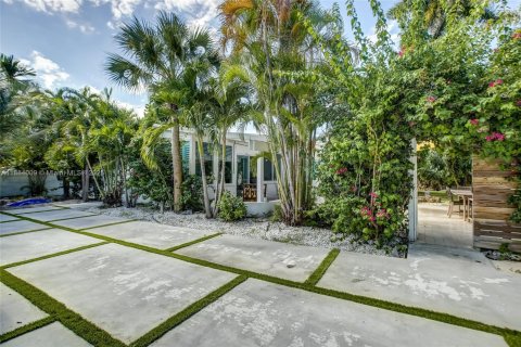 Villa ou maison à louer à Fort Lauderdale, Floride: 3 chambres, 139.73 m2 № 2089527 - photo 2