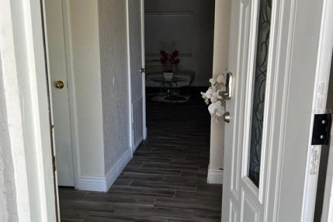 House in Winter Park, Florida 4 bedrooms, 177.07 sq.m. № 1844629 - photo 6