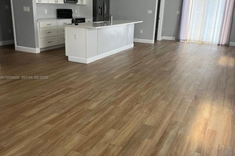 House in Pompano Beach, Florida 3 bedrooms, 192.49 sq.m. № 1998385 - photo 2