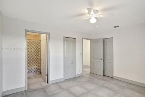 House in Pompano Beach, Florida 3 bedrooms, 192.49 sq.m. № 1998385 - photo 6