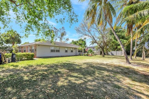 House in Pompano Beach, Florida 3 bedrooms, 192.49 sq.m. № 1998385 - photo 10