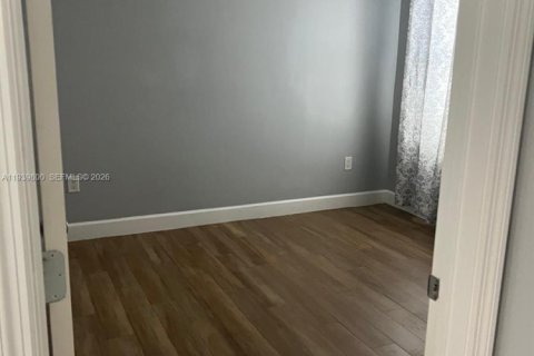 House in Pompano Beach, Florida 3 bedrooms, 192.49 sq.m. № 1998385 - photo 5