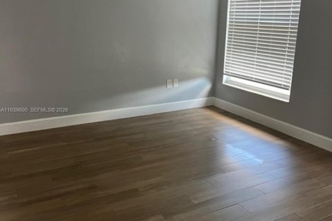 House in Pompano Beach, Florida 3 bedrooms, 192.49 sq.m. № 1998385 - photo 4