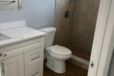 House in Pompano Beach, Florida 3 bedrooms, 192.49 sq.m. № 1998385 - photo 7