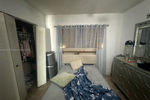 House in Hialeah, Florida 3 bedrooms, 92.9 sq.m. № 1809306 - photo 10
