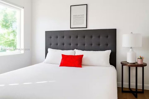 Apartment in Bay Harbor Islands, Florida 1 bedroom, 635.17 sq.m. № 2068196 - photo 7